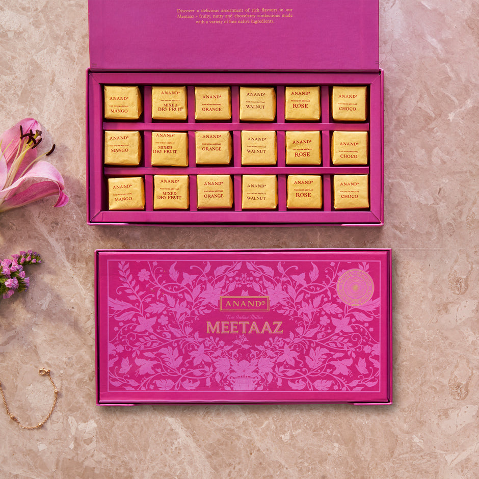 Dials Sweets Online Diwali Sweets - Diwali Sweets & Biscuits Gift Pack - Assorted Sweets